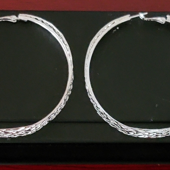 HOOP EARRINGS - Picture 5 of 12